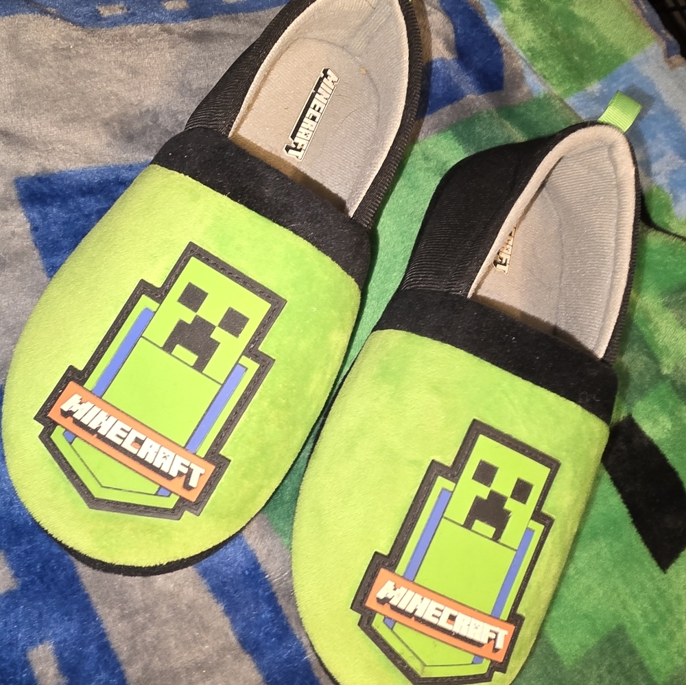 Minecraft Youth House Slipper.
